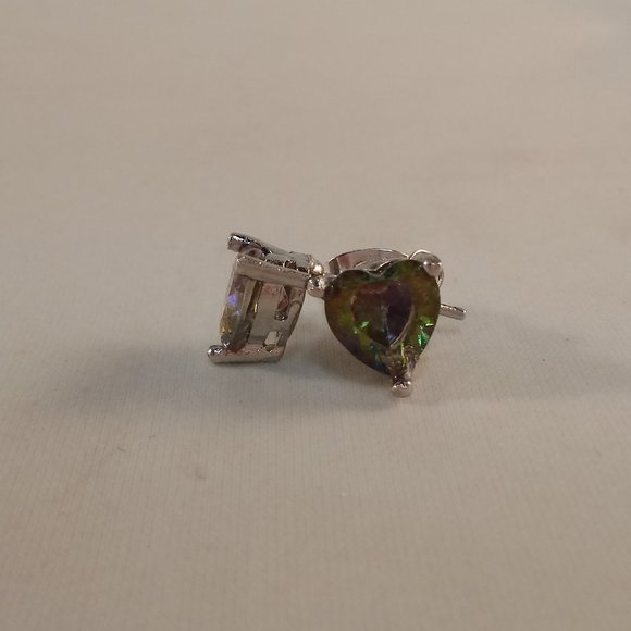 White Gold Plated Heart Mystic Rainbow Diamond Zircon Stud Earrings 1.13ctw - Picture 5 of 6